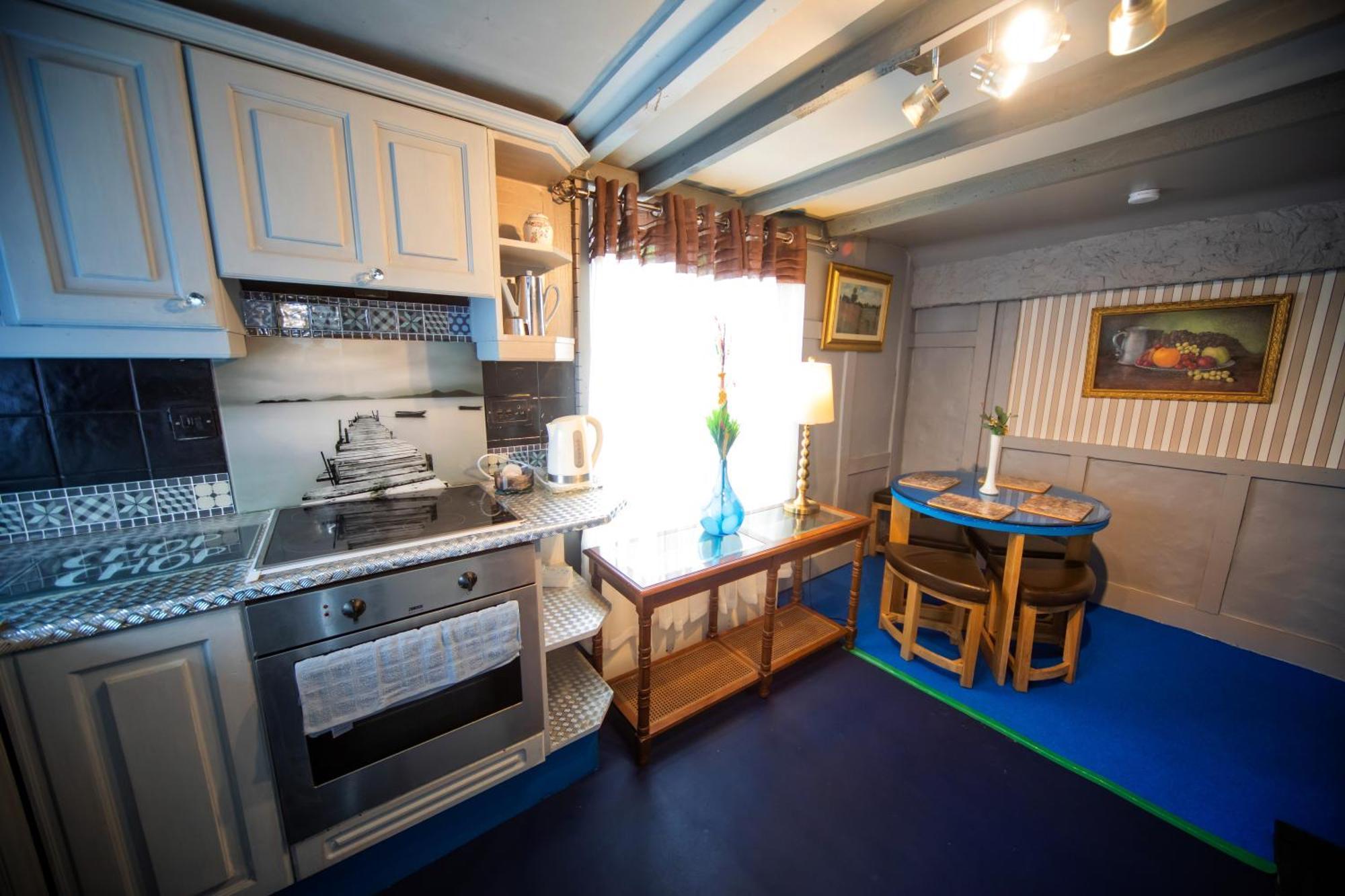 The Secret Garden Apartment Newark-on-Trent  ภายนอก รูปภาพ