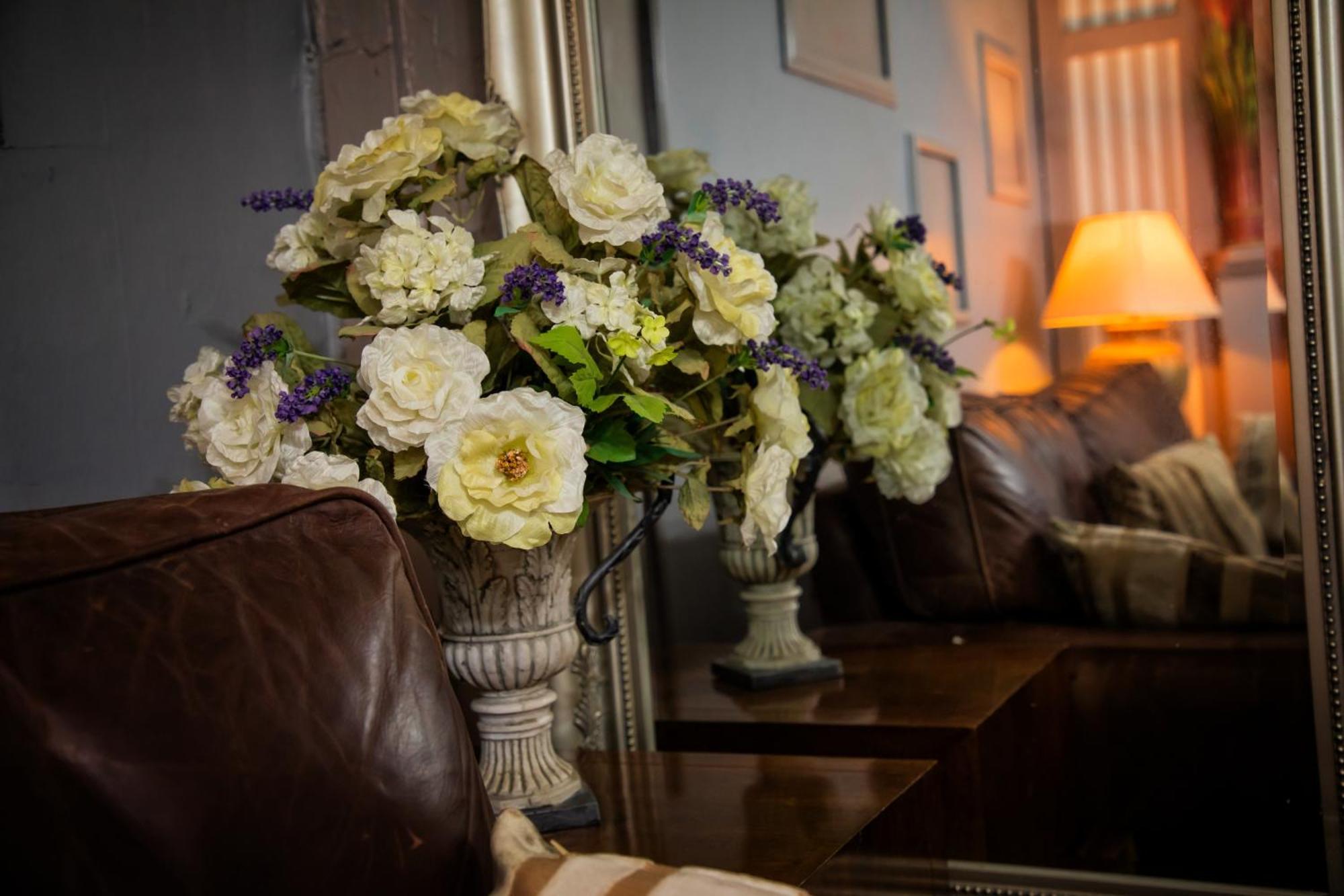 The Secret Garden Apartment Newark-on-Trent  ภายนอก รูปภาพ