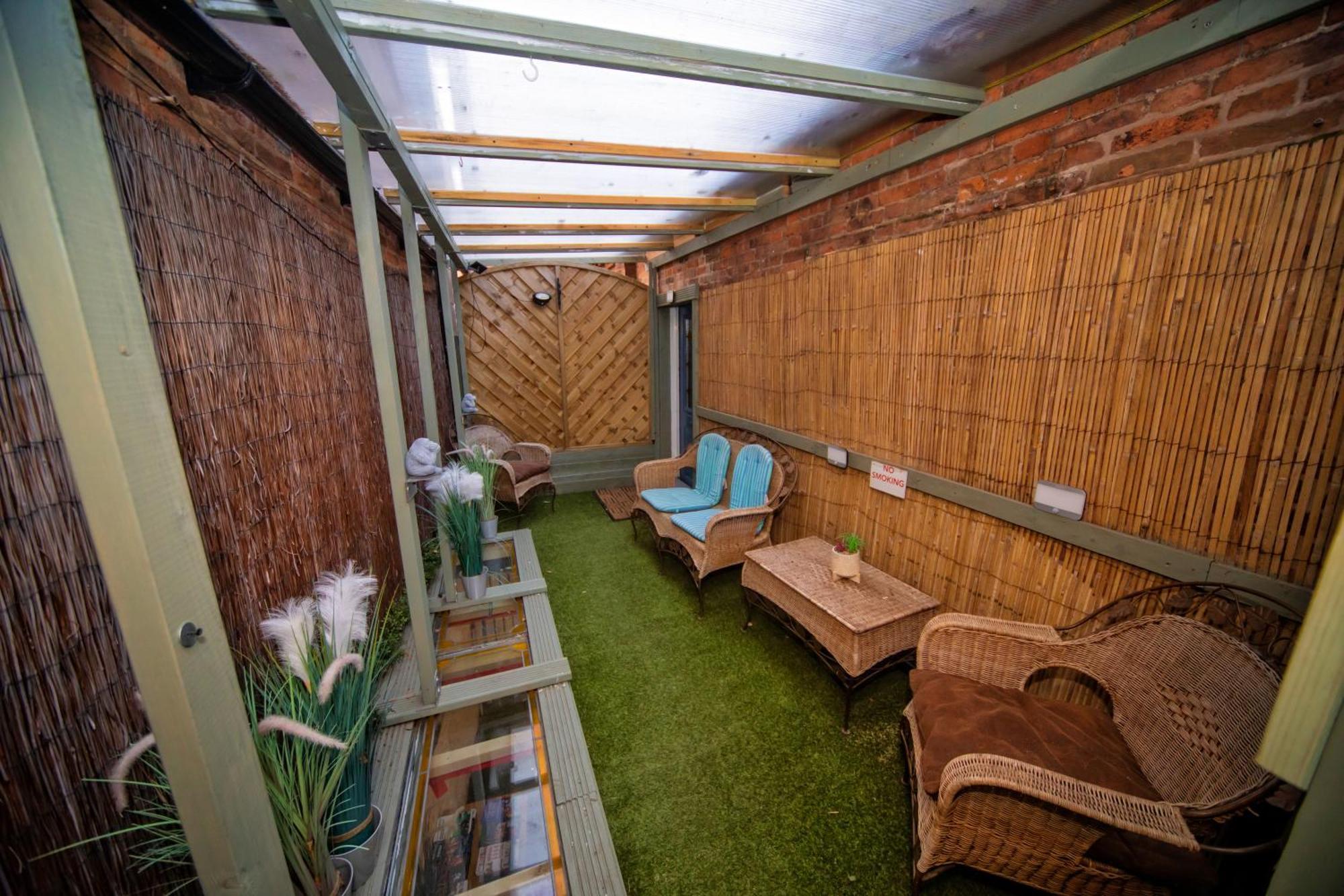 The Secret Garden Apartment Newark-on-Trent  ภายนอก รูปภาพ
