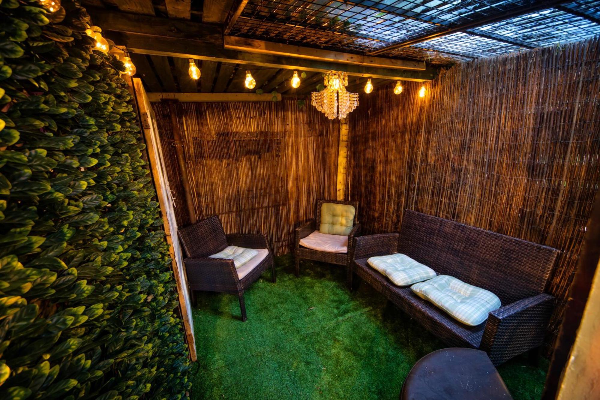 The Secret Garden Apartment Newark-on-Trent  ภายนอก รูปภาพ