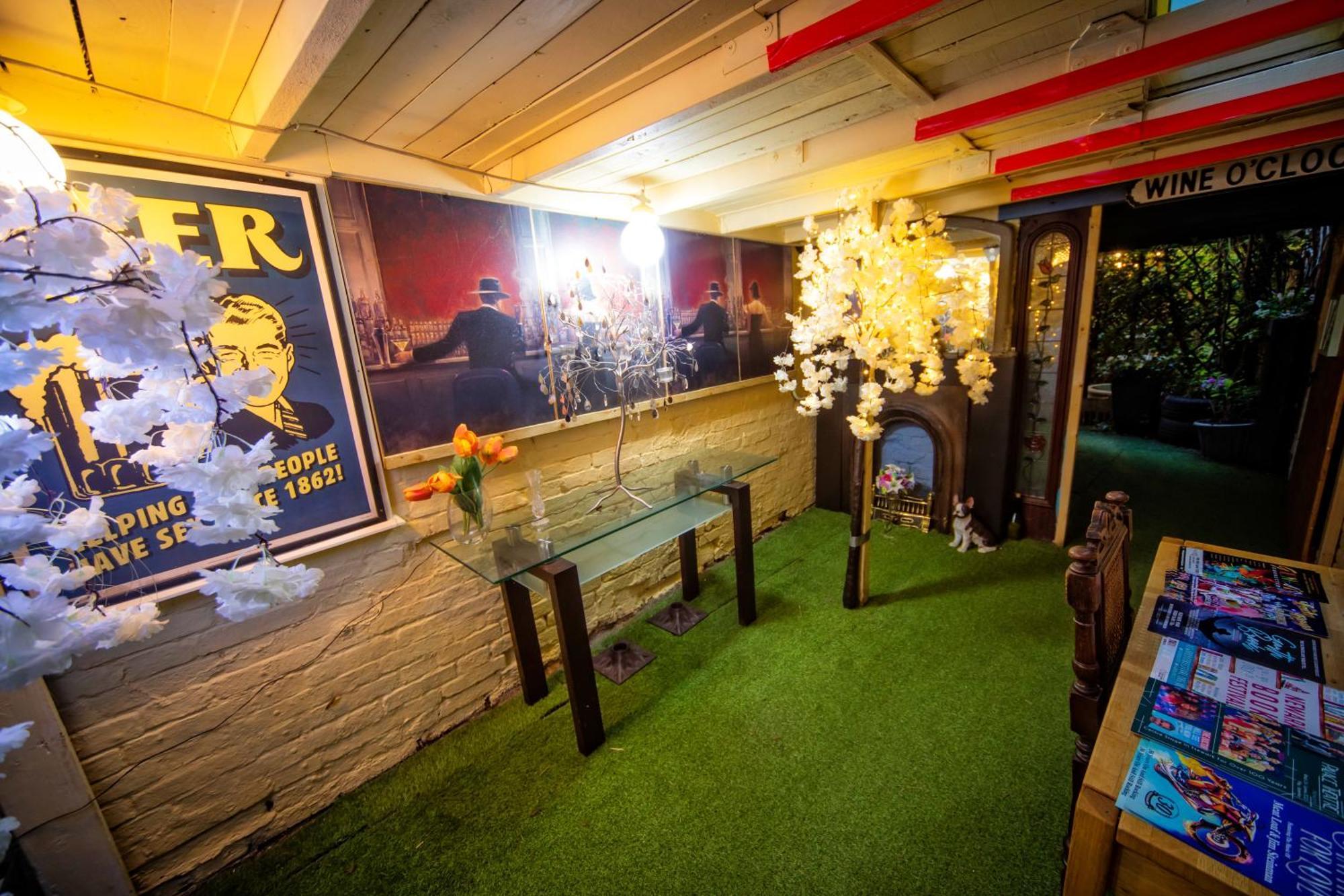 The Secret Garden Apartment Newark-on-Trent  ภายนอก รูปภาพ