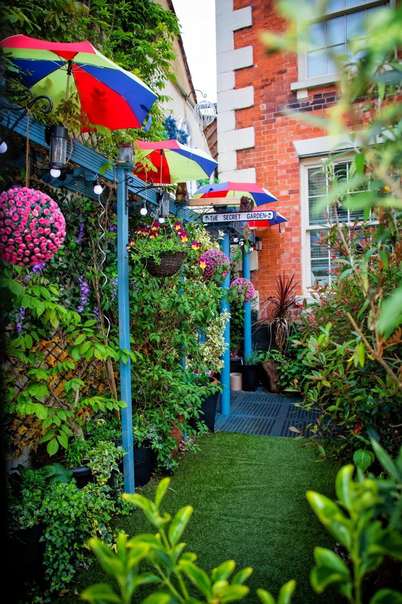 The Secret Garden Apartment Newark-on-Trent  ภายนอก รูปภาพ